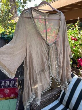 Vintage Pretty Angel Lace Trim Kimono - Taupe
